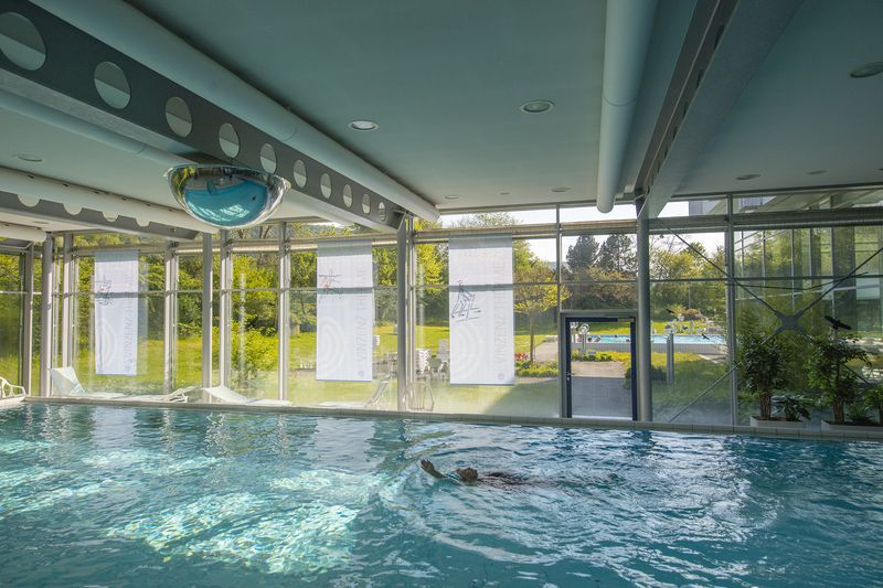 Schwimmbecken Vinzenz Therme Bad Ditzenbach